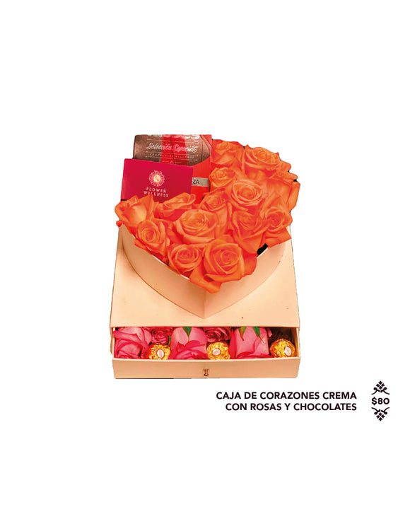 Caja de corazones crema con rosas y chocolates